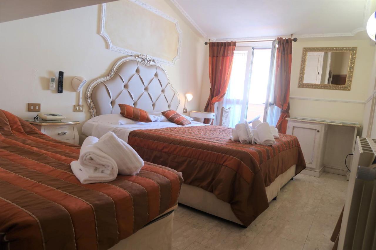 Hotel Tahiti Viareggio Exterior photo