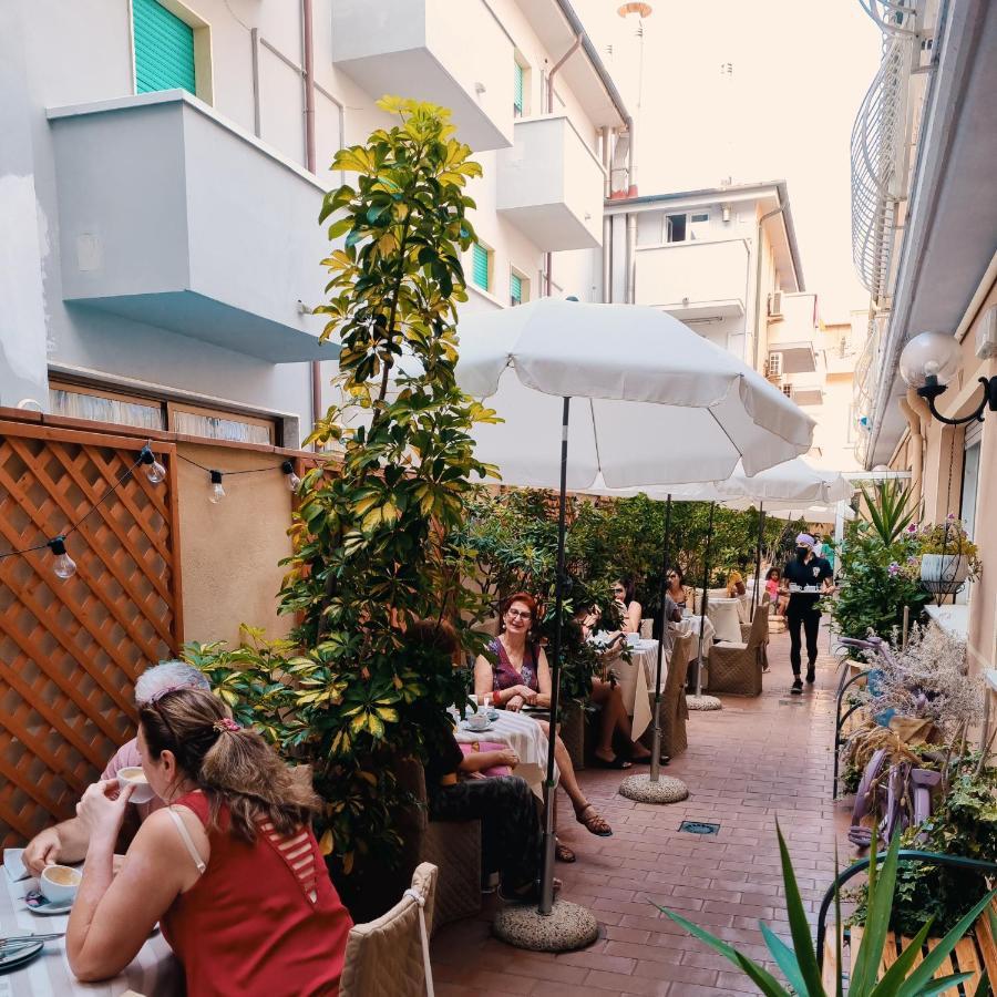 Hotel Tahiti Viareggio Exterior photo